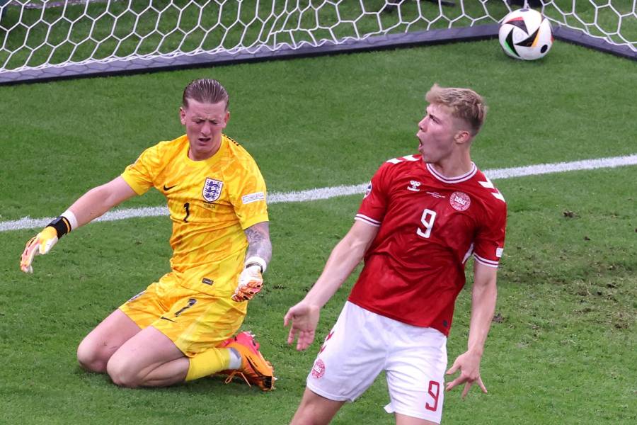 Dinamarca logró el empate en el primer tiempo