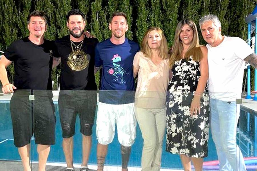 La familia Messi Cuccittini, Lionel (centro) junto con sus tres hermanos. 