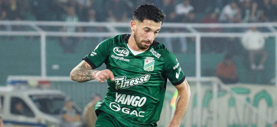 Nahuel Roldán, delantero de Oriente Petrolero.