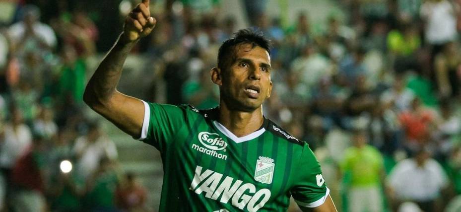 Gilbert Álvarez, delantero boliviano, demandó a Oriente Petrolero.