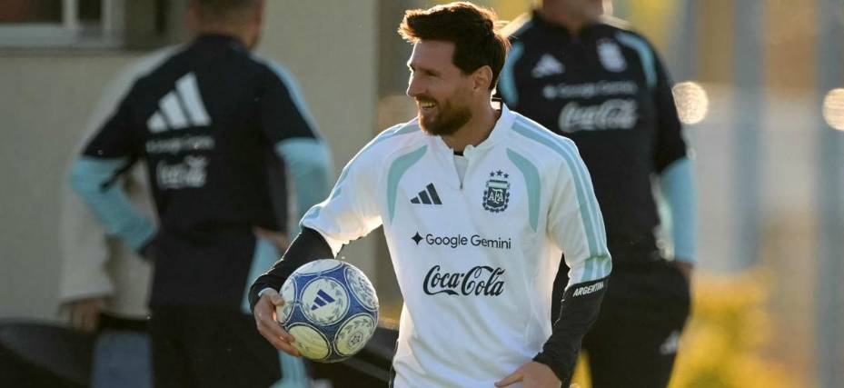 Lionel Messi trabaja en su último entrenamiento con la selección de Argentina.