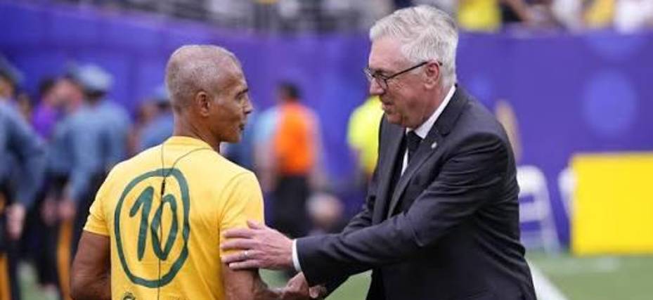 Romario criticó duramente al italiano Ancelotti por el planteamiento del partido contra Noruega.
