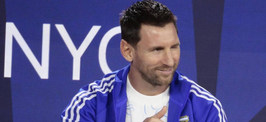 Lionel Messi de Argentina participa en un evento con aficionados, a dos días de la final del Mundial 2026.