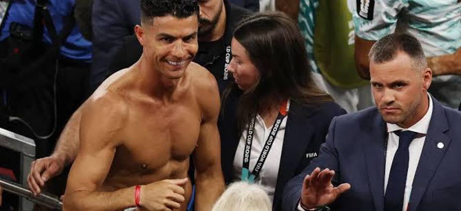 Cristiano Ronaldo sin polera tras vencer a Croacia en el Mundial 2026.