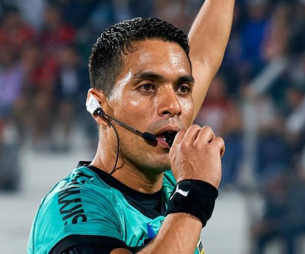 Video: Luis Villarroel es el primer árbitro en explicar públicamente una decisión del VAR en Bolivia