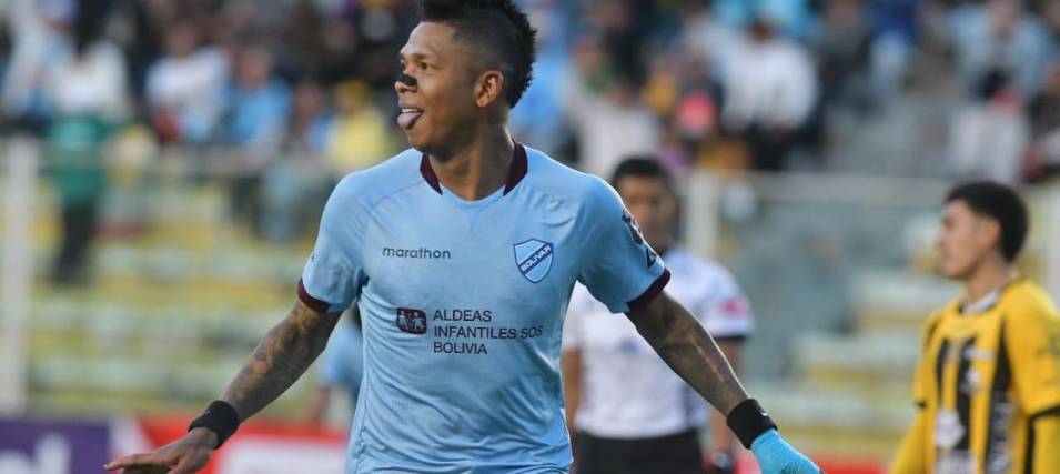 El ecuatoriano Billy Arce celebra el gol del empate de Bolívar.