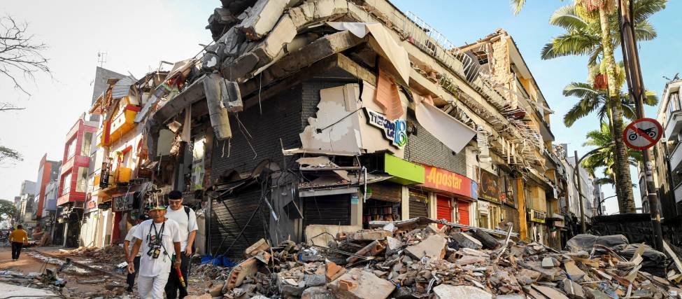Así quedó un edificio destrozado por el terremoto en la ciudad de Cali, en territorio colombiano.