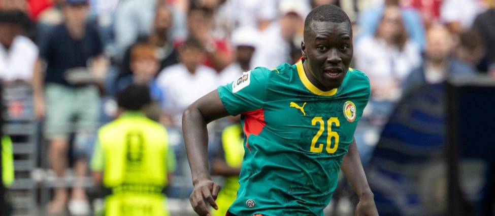 Pape Gueye renunció a su selección por diferencias con el entrenador de Senegal tras la caída con Bélgica.