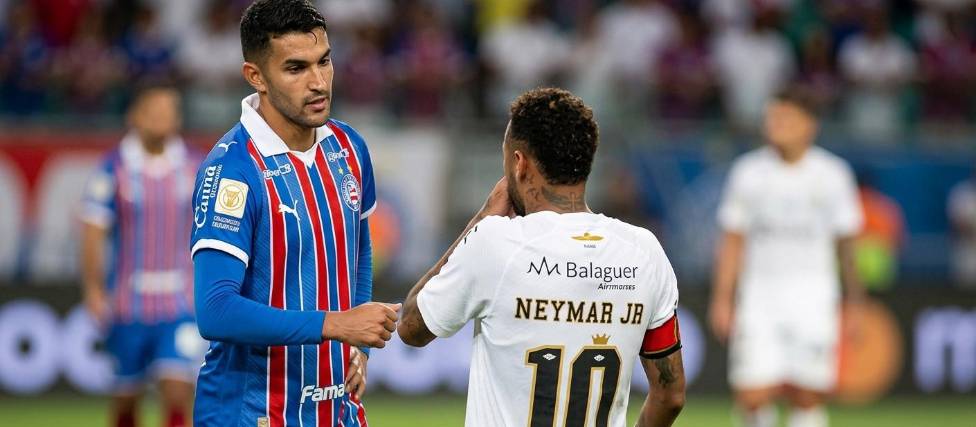 El incidente entre Neymar y Rodrigo Nestor en el juego entre Santos FC y Bahía.