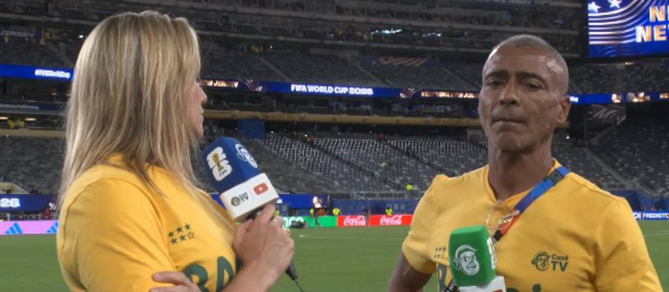 Romario (der.) junto con su colega periodista Fernanda Gentil.